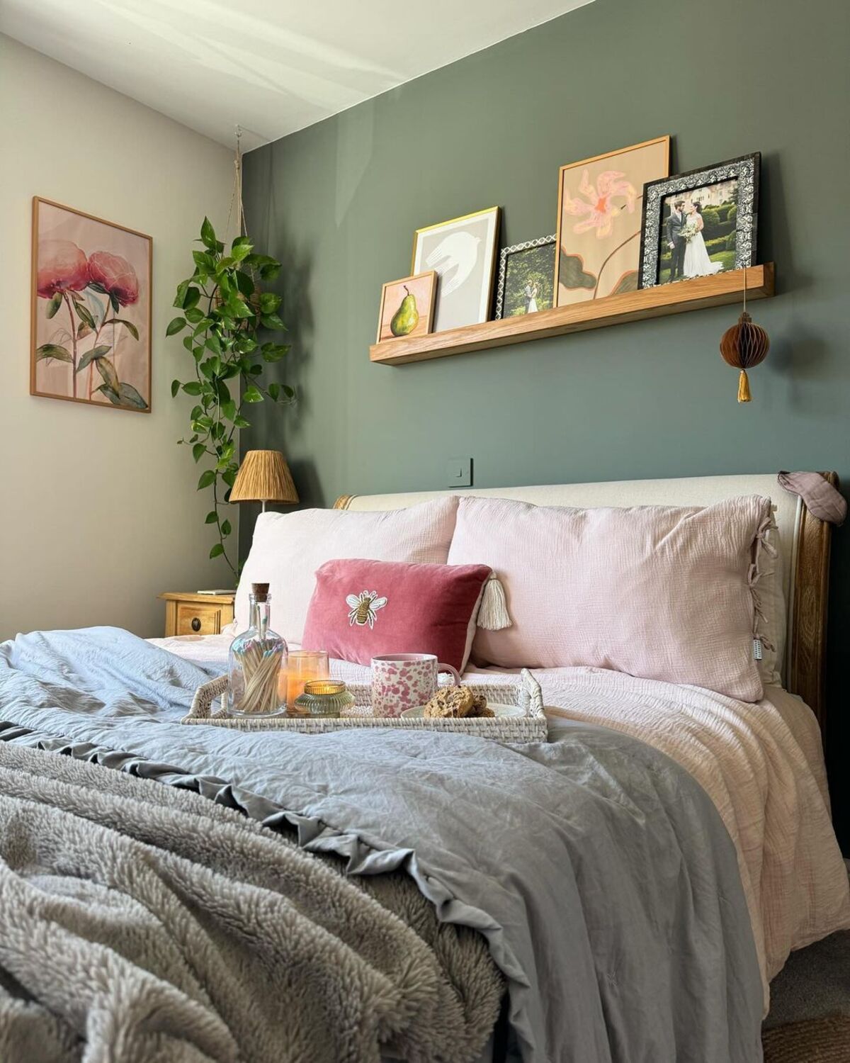 11 dormitorio boho verde salvia 9