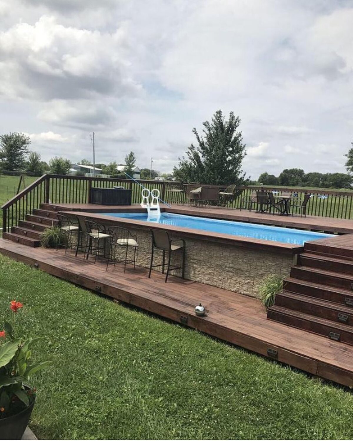 17 ideas para piscinas elevadas 3