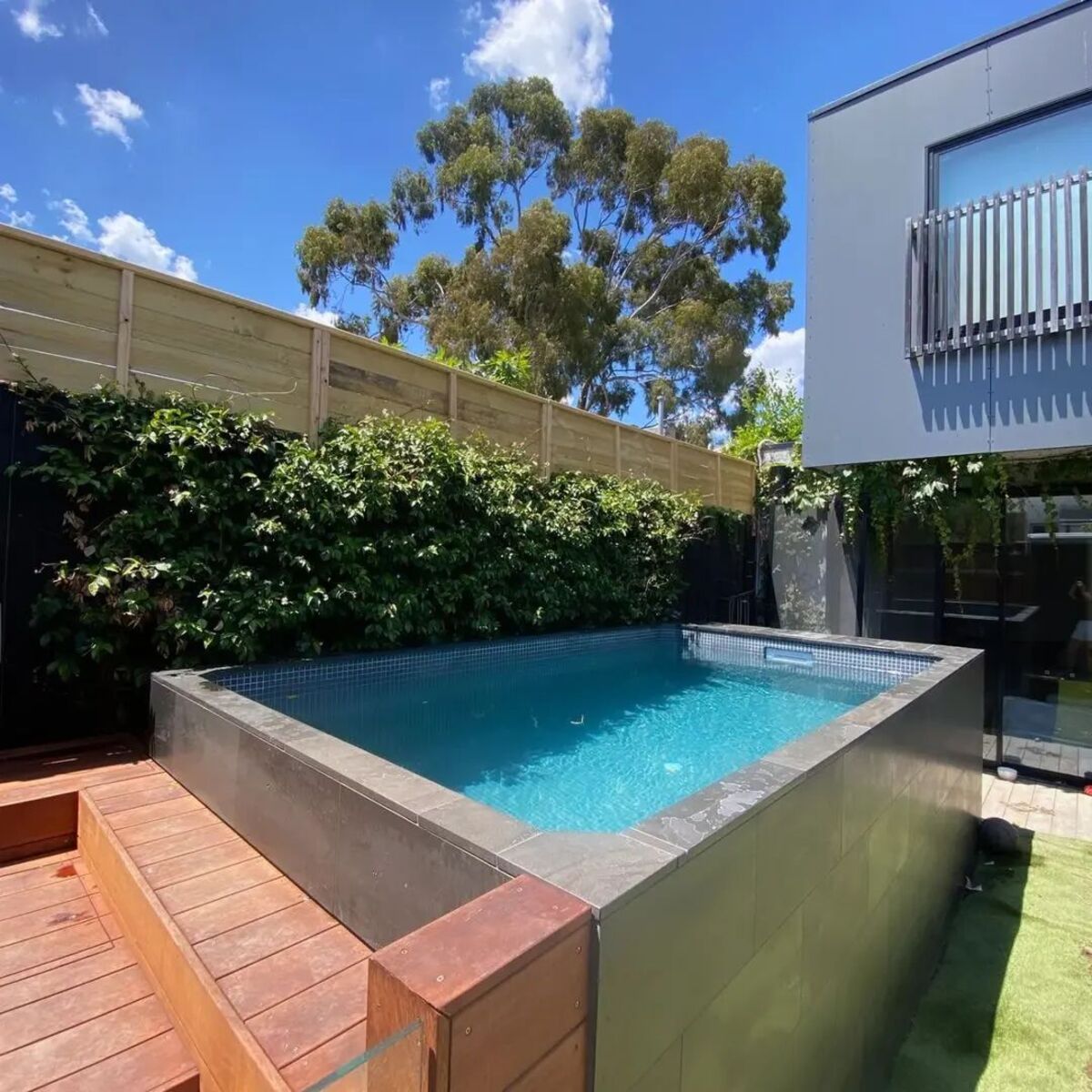 17 ideas para piscinas elevadas 5