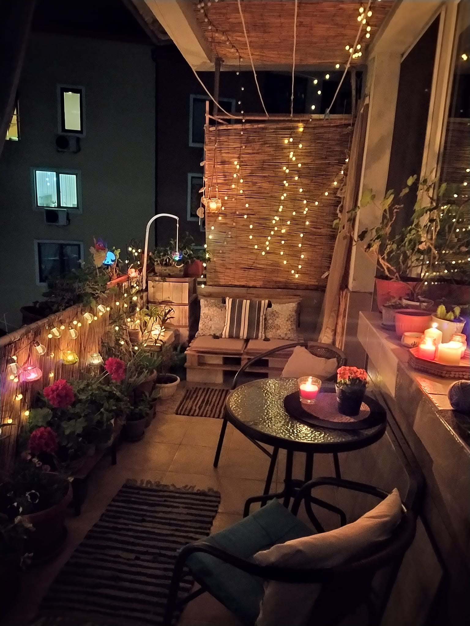 19 ideas de decoración de balcones pequeños 23