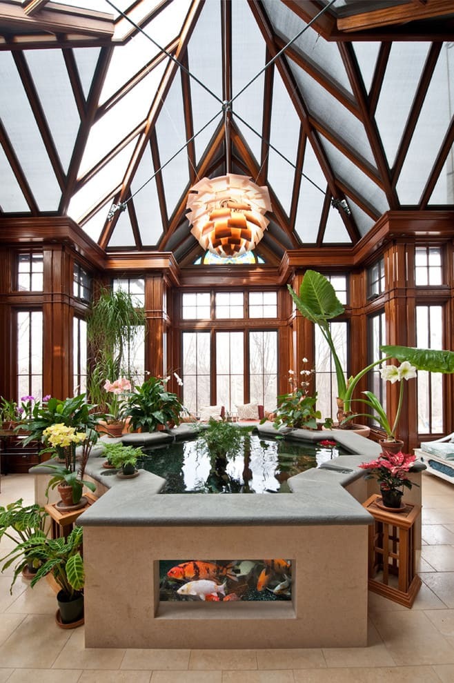  Un estanque koi en interiores