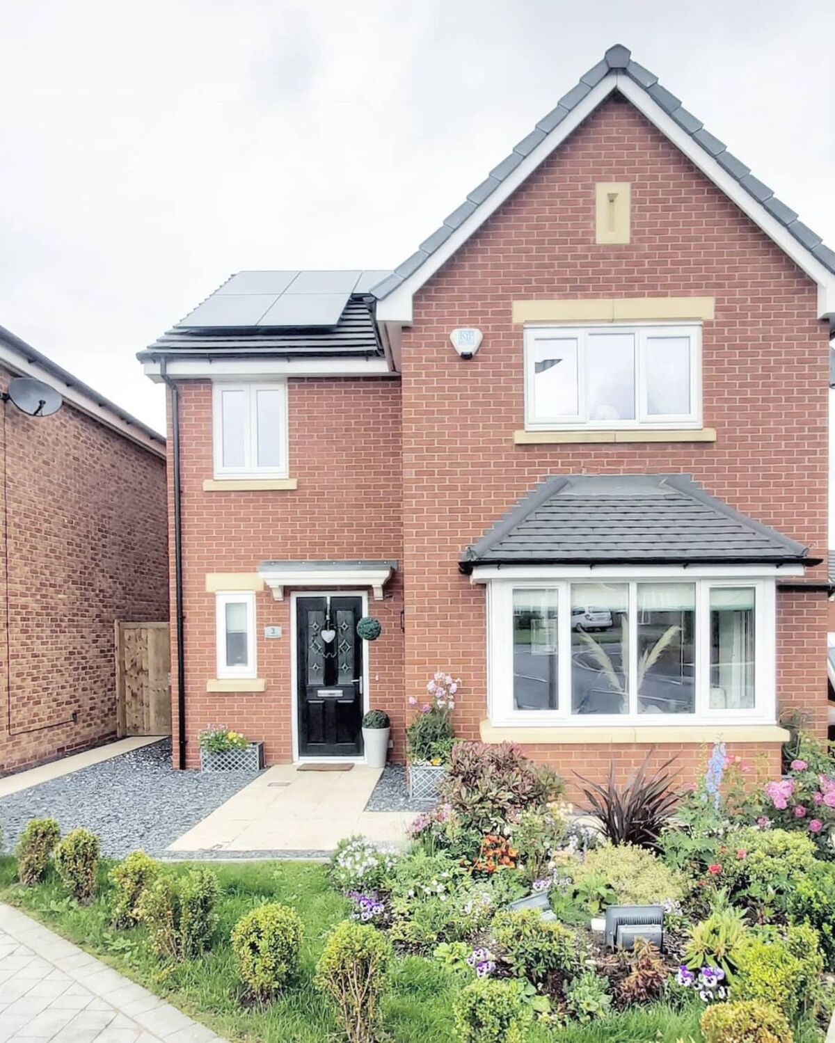 8 parterres delante de la casa a pleno sol 7