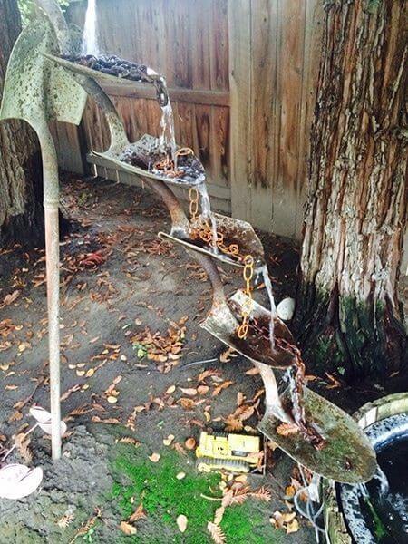 Cascada hecha con una pala vieja