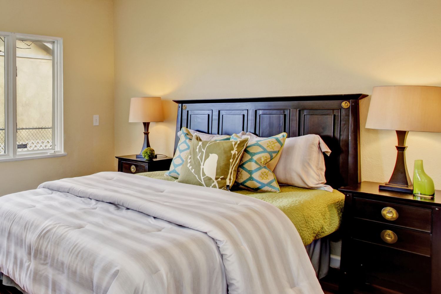 dormitorio amarillo crema