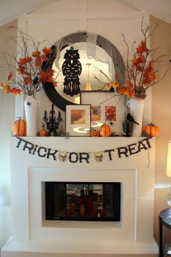 Autumn Halloween mantel decoration idea #falldecor #mantel #manteldecor #halloween #homedecor #decoratingideas #decorhomeideas