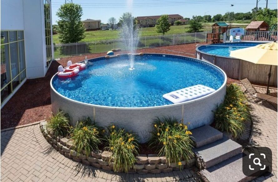 ideas creativas de paisajismo para piscinas elevadas 2