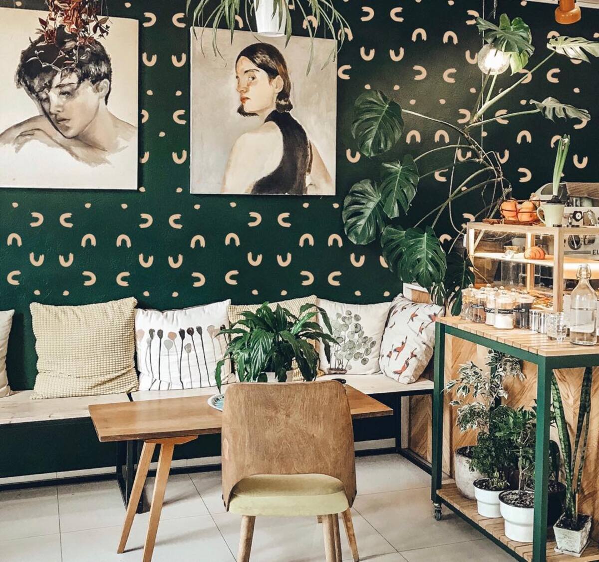 pared de acento verde oscuro 15