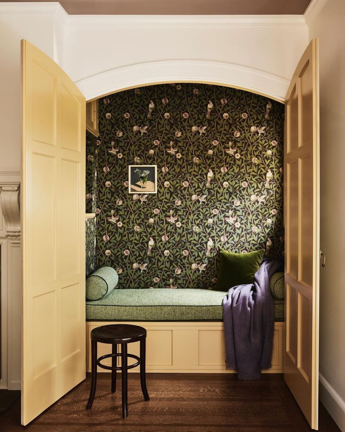 pared de acento verde oscuro 16