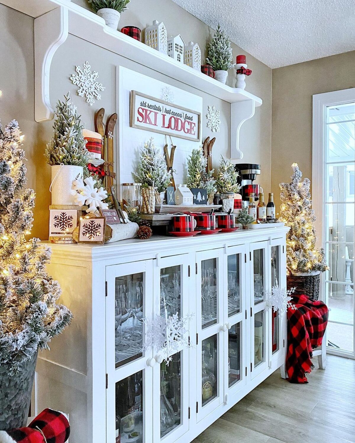 encantadoras ideas de decoración con copos de nieve 13