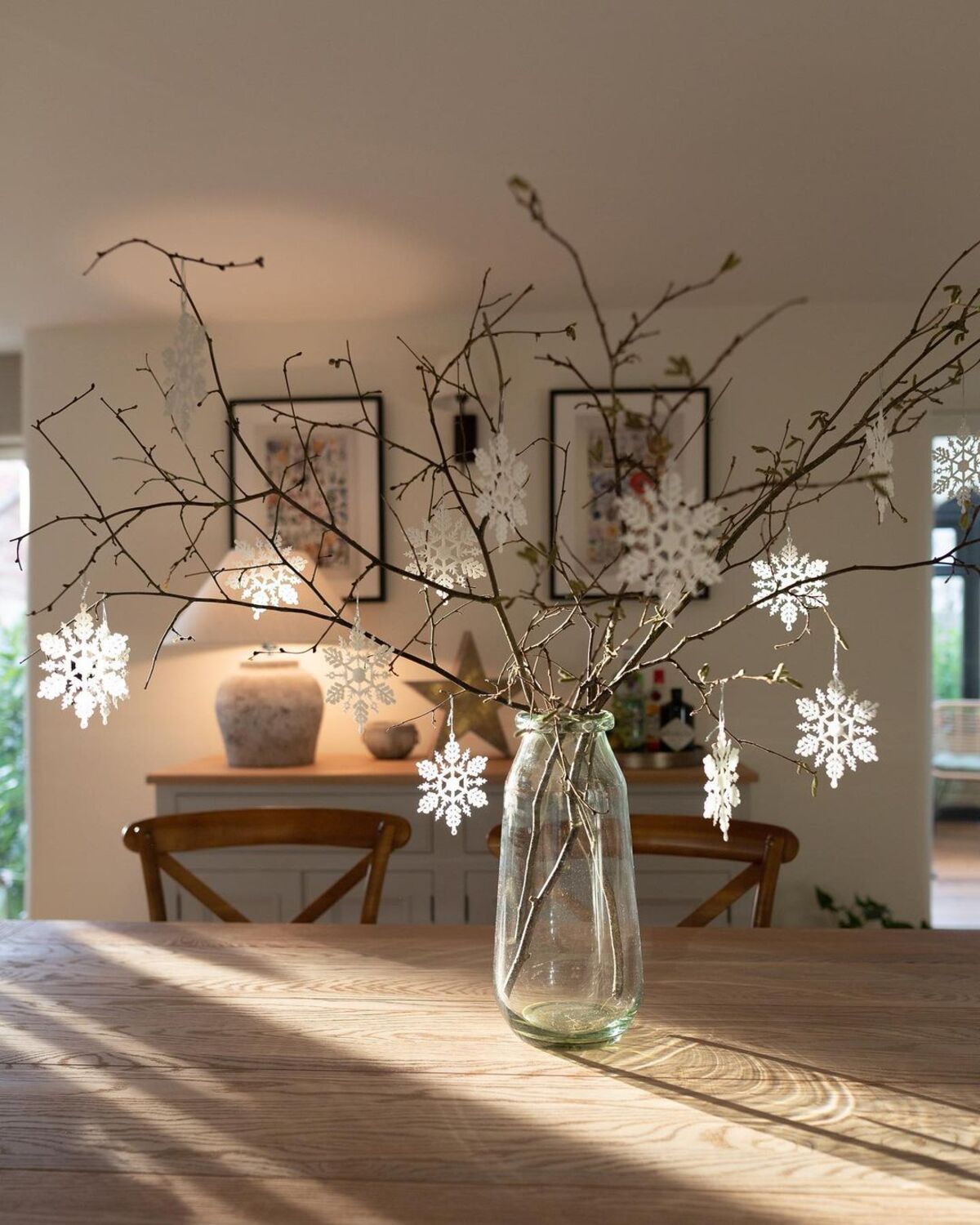 encantadoras ideas de decoración con copos de nieve 17