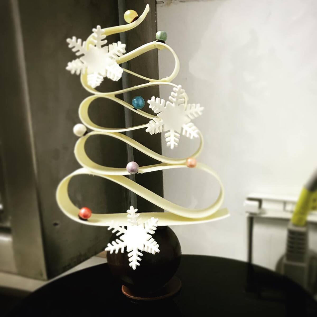 encantadoras ideas de decoración con copos de nieve 8
