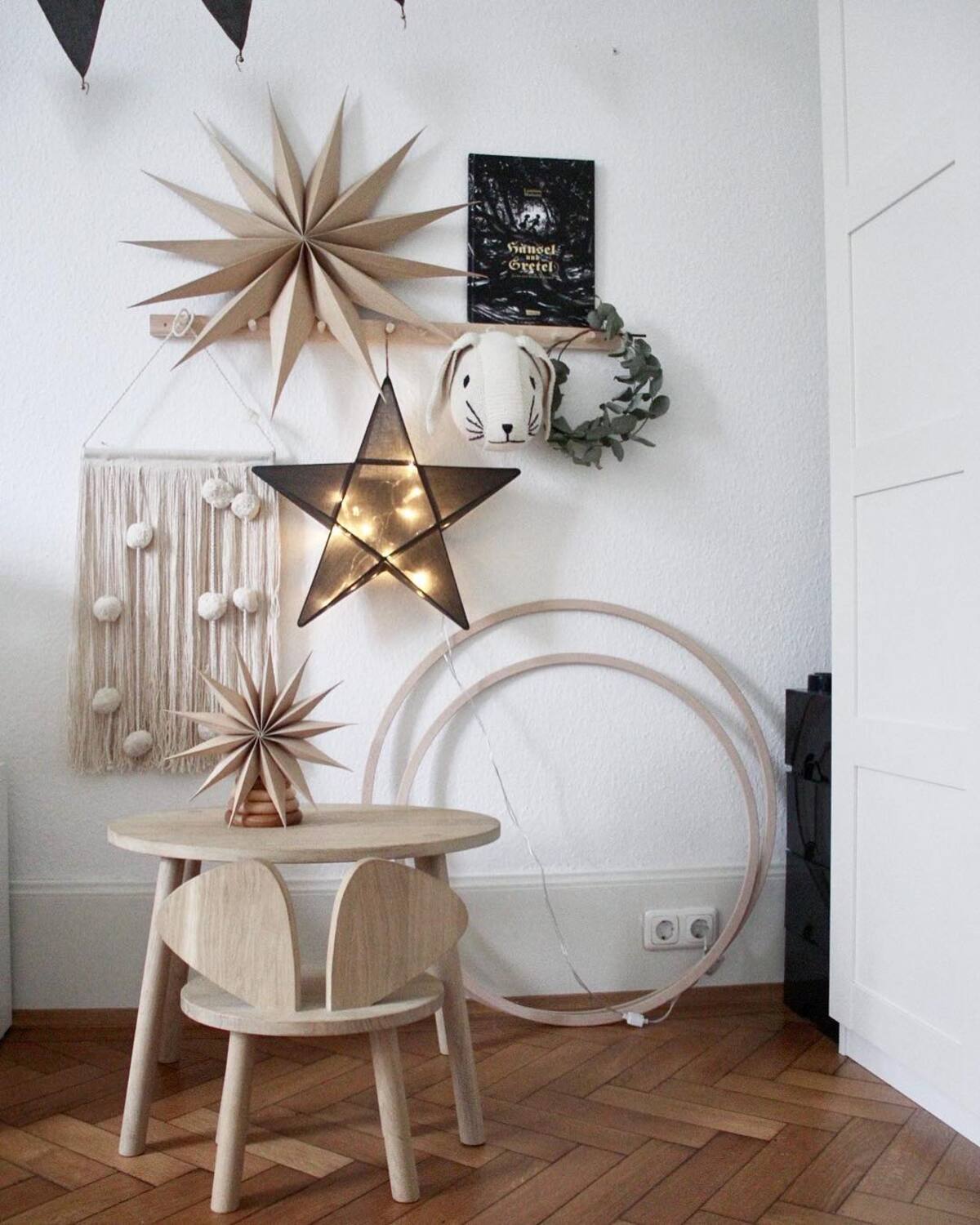 ideas para decorar la pared en navidad 16