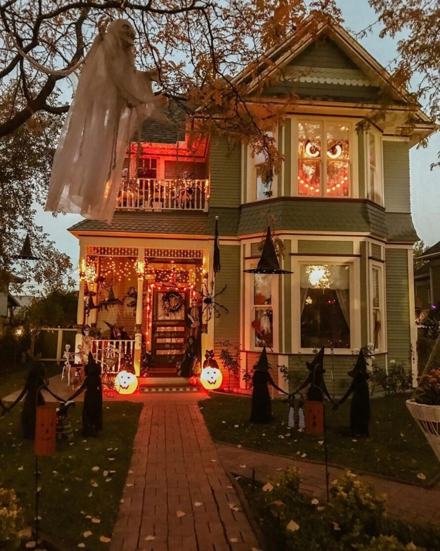 ideas divertidas para decorar el exterior en halloween 11