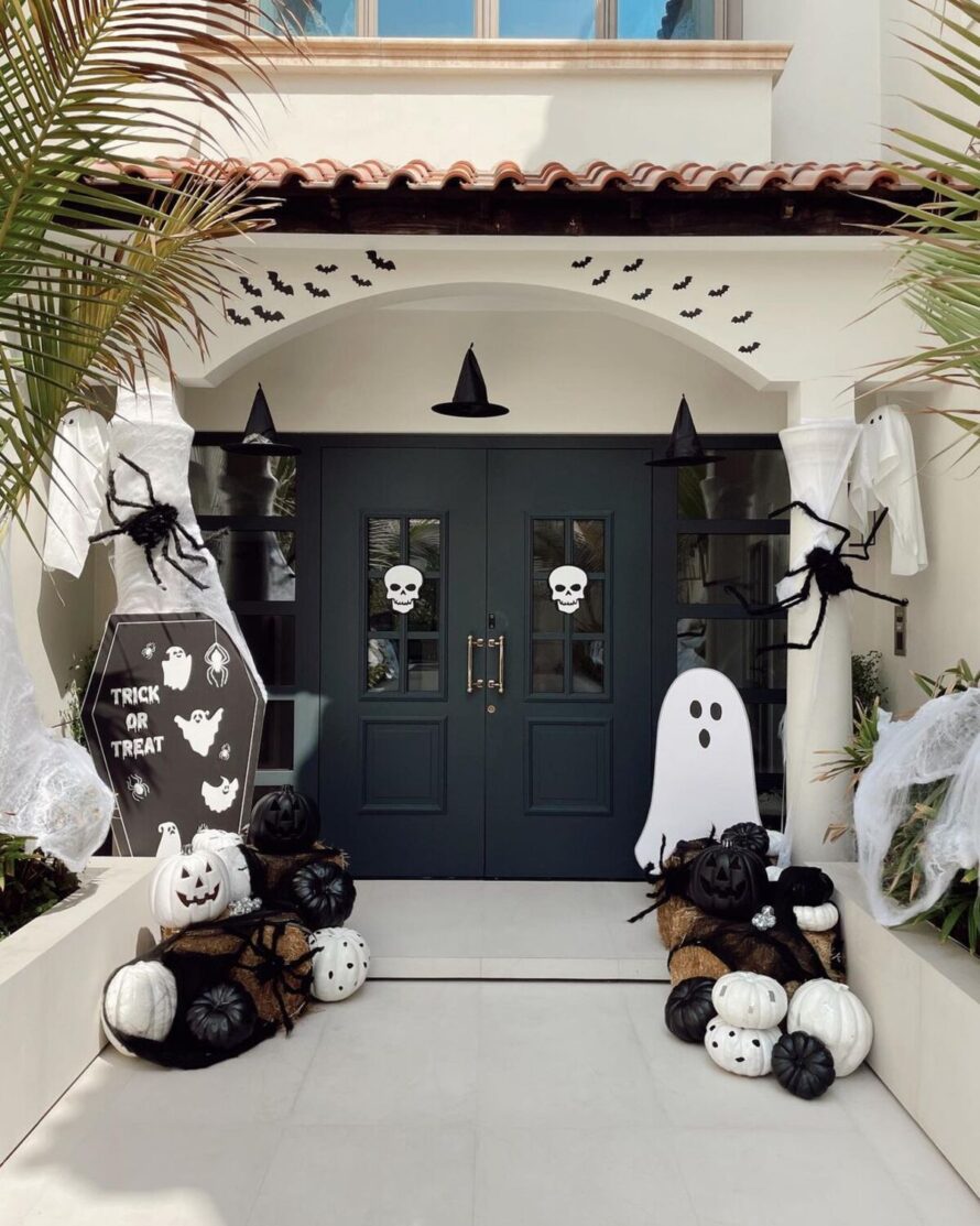 spooktacular halloween ideas porche delantero 12
